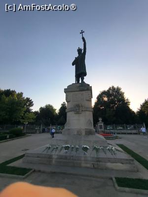 [P16] Statuia lui Stefan cel Mare » foto by Opelantara
 - 
<span class="allrVoted glyphicon glyphicon-heart hidden" id="av1498340"></span>
<a class="m-l-10 hidden" id="sv1498340" onclick="voting_Foto_DelVot(,1498340,5834)" role="button">șterge vot <span class="glyphicon glyphicon-remove"></span></a>
<a id="v91498340" class=" c-red"  onclick="voting_Foto_SetVot(1498340)" role="button"><span class="glyphicon glyphicon-heart-empty"></span> <b>LIKE</b> = Votează poza</a> <img class="hidden"  id="f1498340W9" src="/imagini/loader.gif" border="0" /><span class="AjErrMes hidden" id="e1498340ErM"></span>