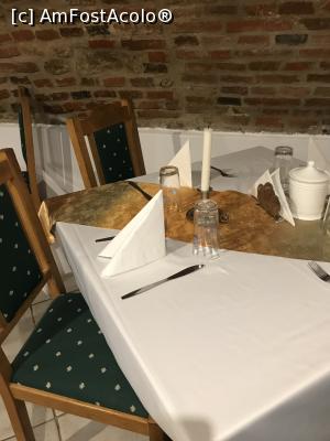 [P21] O masă din interior, Casa cu Cerb » foto by krisstinna
 - 
<span class="allrVoted glyphicon glyphicon-heart hidden" id="av908806"></span>
<a class="m-l-10 hidden" id="sv908806" onclick="voting_Foto_DelVot(,908806,5855)" role="button">șterge vot <span class="glyphicon glyphicon-remove"></span></a>
<a id="v9908806" class=" c-red"  onclick="voting_Foto_SetVot(908806)" role="button"><span class="glyphicon glyphicon-heart-empty"></span> <b>LIKE</b> = Votează poza</a> <img class="hidden"  id="f908806W9" src="/imagini/loader.gif" border="0" /><span class="AjErrMes hidden" id="e908806ErM"></span>
