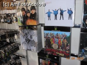 [P14] Liverpool - The Beatles Story, discuri și altele.  » foto by iulianic
 - 
<span class="allrVoted glyphicon glyphicon-heart hidden" id="av827311"></span>
<a class="m-l-10 hidden" id="sv827311" onclick="voting_Foto_DelVot(,827311,5858)" role="button">șterge vot <span class="glyphicon glyphicon-remove"></span></a>
<a id="v9827311" class=" c-red"  onclick="voting_Foto_SetVot(827311)" role="button"><span class="glyphicon glyphicon-heart-empty"></span> <b>LIKE</b> = Votează poza</a> <img class="hidden"  id="f827311W9" src="/imagini/loader.gif" border="0" /><span class="AjErrMes hidden" id="e827311ErM"></span>