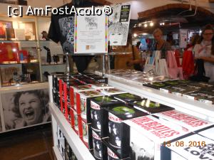 [P16] Liverpool - The Beatles Story, amintiri, amintiri.  » foto by iulianic
 - 
<span class="allrVoted glyphicon glyphicon-heart hidden" id="av827313"></span>
<a class="m-l-10 hidden" id="sv827313" onclick="voting_Foto_DelVot(,827313,5858)" role="button">șterge vot <span class="glyphicon glyphicon-remove"></span></a>
<a id="v9827313" class=" c-red"  onclick="voting_Foto_SetVot(827313)" role="button"><span class="glyphicon glyphicon-heart-empty"></span> <b>LIKE</b> = Votează poza</a> <img class="hidden"  id="f827313W9" src="/imagini/loader.gif" border="0" /><span class="AjErrMes hidden" id="e827313ErM"></span>