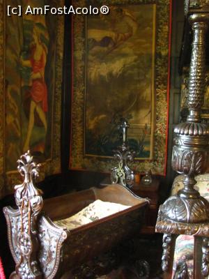 [P11] Tapiseriile sau mobila sculptata reprezentau idealul de lux in acea perioada. Apa curenta in casa, nu.  » foto by Radu Tudoran
 - 
<span class="allrVoted glyphicon glyphicon-heart hidden" id="av862873"></span>
<a class="m-l-10 hidden" id="sv862873" onclick="voting_Foto_DelVot(,862873,5858)" role="button">șterge vot <span class="glyphicon glyphicon-remove"></span></a>
<a id="v9862873" class=" c-red"  onclick="voting_Foto_SetVot(862873)" role="button"><span class="glyphicon glyphicon-heart-empty"></span> <b>LIKE</b> = Votează poza</a> <img class="hidden"  id="f862873W9" src="/imagini/loader.gif" border="0" /><span class="AjErrMes hidden" id="e862873ErM"></span>