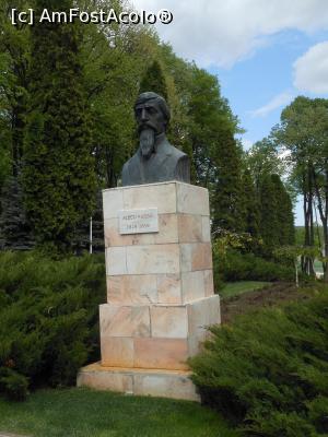 [P16] Vaslui - Bustul lui Alecu Rosso din Parcul Copou. » foto by iulianic
 - 
<span class="allrVoted glyphicon glyphicon-heart hidden" id="av1295268"></span>
<a class="m-l-10 hidden" id="sv1295268" onclick="voting_Foto_DelVot(,1295268,5873)" role="button">șterge vot <span class="glyphicon glyphicon-remove"></span></a>
<a id="v91295268" class=" c-red"  onclick="voting_Foto_SetVot(1295268)" role="button"><span class="glyphicon glyphicon-heart-empty"></span> <b>LIKE</b> = Votează poza</a> <img class="hidden"  id="f1295268W9" src="/imagini/loader.gif" border="0" /><span class="AjErrMes hidden" id="e1295268ErM"></span>