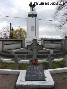 [P26] Vaslui - Mormantul serg. Turcanu Constantin - Penes Curcanul. » foto by iulianic
 - 
<span class="allrVoted glyphicon glyphicon-heart hidden" id="av309545"></span>
<a class="m-l-10 hidden" id="sv309545" onclick="voting_Foto_DelVot(,309545,5873)" role="button">șterge vot <span class="glyphicon glyphicon-remove"></span></a>
<a id="v9309545" class=" c-red"  onclick="voting_Foto_SetVot(309545)" role="button"><span class="glyphicon glyphicon-heart-empty"></span> <b>LIKE</b> = Votează poza</a> <img class="hidden"  id="f309545W9" src="/imagini/loader.gif" border="0" /><span class="AjErrMes hidden" id="e309545ErM"></span>