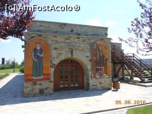 [P05] Vaslui - Situl Arheologic 'Curtea Domnească'. Alexandru cel Bun și Ștefan cel Mare flancând intrarea în hrubele medievale.  » foto by iulianic
 - 
<span class="allrVoted glyphicon glyphicon-heart hidden" id="av748815"></span>
<a class="m-l-10 hidden" id="sv748815" onclick="voting_Foto_DelVot(,748815,5873)" role="button">șterge vot <span class="glyphicon glyphicon-remove"></span></a>
<a id="v9748815" class=" c-red"  onclick="voting_Foto_SetVot(748815)" role="button"><span class="glyphicon glyphicon-heart-empty"></span> <b>LIKE</b> = Votează poza</a> <img class="hidden"  id="f748815W9" src="/imagini/loader.gif" border="0" /><span class="AjErrMes hidden" id="e748815ErM"></span>
