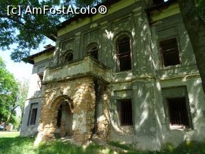 [P20] Fațada vestică a conacului. » foto by tata123 🔱
 - 
<span class="allrVoted glyphicon glyphicon-heart hidden" id="av1244146"></span>
<a class="m-l-10 hidden" id="sv1244146" onclick="voting_Foto_DelVot(,1244146,5873)" role="button">șterge vot <span class="glyphicon glyphicon-remove"></span></a>
<a id="v91244146" class=" c-red"  onclick="voting_Foto_SetVot(1244146)" role="button"><span class="glyphicon glyphicon-heart-empty"></span> <b>LIKE</b> = Votează poza</a> <img class="hidden"  id="f1244146W9" src="/imagini/loader.gif" border="0" /><span class="AjErrMes hidden" id="e1244146ErM"></span>
