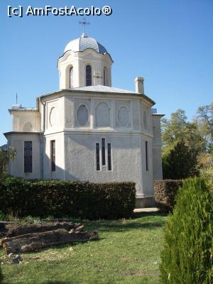 [P20] Manastirea Pestera Sf. Andrei. Biserica mica cu hramul Acoperamantul Maicii Domnului.  » foto by Floria
 - 
<span class="allrVoted glyphicon glyphicon-heart hidden" id="av942145"></span>
<a class="m-l-10 hidden" id="sv942145" onclick="voting_Foto_DelVot(,942145,5875)" role="button">șterge vot <span class="glyphicon glyphicon-remove"></span></a>
<a id="v9942145" class=" c-red"  onclick="voting_Foto_SetVot(942145)" role="button"><span class="glyphicon glyphicon-heart-empty"></span> <b>LIKE</b> = Votează poza</a> <img class="hidden"  id="f942145W9" src="/imagini/loader.gif" border="0" /><span class="AjErrMes hidden" id="e942145ErM"></span>