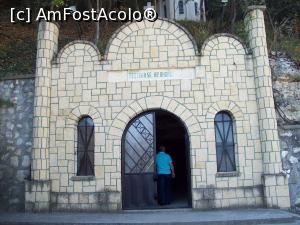 [P21] Intrarea in Pestera Sf. Apostol Andrei.  » foto by Floria
 - 
<span class="allrVoted glyphicon glyphicon-heart hidden" id="av942148"></span>
<a class="m-l-10 hidden" id="sv942148" onclick="voting_Foto_DelVot(,942148,5875)" role="button">șterge vot <span class="glyphicon glyphicon-remove"></span></a>
<a id="v9942148" class=" c-red"  onclick="voting_Foto_SetVot(942148)" role="button"><span class="glyphicon glyphicon-heart-empty"></span> <b>LIKE</b> = Votează poza</a> <img class="hidden"  id="f942148W9" src="/imagini/loader.gif" border="0" /><span class="AjErrMes hidden" id="e942148ErM"></span>