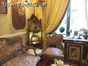 [P08] Salonul cu cuierul pom. M-am asezat pe canapea să-mi trag sufletul de la urcatul scării » foto by Michi
 - 
<span class="allrVoted glyphicon glyphicon-heart hidden" id="av1350133"></span>
<a class="m-l-10 hidden" id="sv1350133" onclick="voting_Foto_DelVot(,1350133,5895)" role="button">șterge vot <span class="glyphicon glyphicon-remove"></span></a>
<a id="v91350133" class=" c-red"  onclick="voting_Foto_SetVot(1350133)" role="button"><span class="glyphicon glyphicon-heart-empty"></span> <b>LIKE</b> = Votează poza</a> <img class="hidden"  id="f1350133W9" src="/imagini/loader.gif" border="0" /><span class="AjErrMes hidden" id="e1350133ErM"></span>