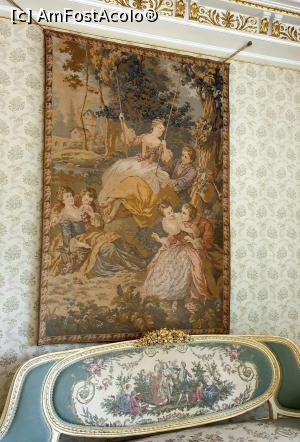 [P17] Apartamentul Zoei Ceausescu, in stil Ludovic al XVI-lea este alcatuit din salon, birou si dormitor, replica a apartamentelor Mariei Antoaneta de la palatul Versailles.  » foto by geani anto
 - 
<span class="allrVoted glyphicon glyphicon-heart hidden" id="av1107114"></span>
<a class="m-l-10 hidden" id="sv1107114" onclick="voting_Foto_DelVot(,1107114,5895)" role="button">șterge vot <span class="glyphicon glyphicon-remove"></span></a>
<a id="v91107114" class=" c-red"  onclick="voting_Foto_SetVot(1107114)" role="button"><span class="glyphicon glyphicon-heart-empty"></span> <b>LIKE</b> = Votează poza</a> <img class="hidden"  id="f1107114W9" src="/imagini/loader.gif" border="0" /><span class="AjErrMes hidden" id="e1107114ErM"></span>