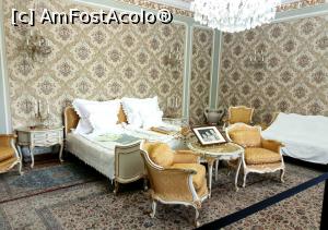[P23] dormitorul comun al lui Nicolae si al Elenei Ceausescu, cu patul dublu, doua fotolii si doua scaune, o masuta rotunda si doua comode, canapeaua pe care stateau cei doi labradori ai familiei » foto by geani anto
 - 
<span class="allrVoted glyphicon glyphicon-heart hidden" id="av1107120"></span>
<a class="m-l-10 hidden" id="sv1107120" onclick="voting_Foto_DelVot(,1107120,5895)" role="button">șterge vot <span class="glyphicon glyphicon-remove"></span></a>
<a id="v91107120" class=" c-red"  onclick="voting_Foto_SetVot(1107120)" role="button"><span class="glyphicon glyphicon-heart-empty"></span> <b>LIKE</b> = Votează poza</a> <img class="hidden"  id="f1107120W9" src="/imagini/loader.gif" border="0" /><span class="AjErrMes hidden" id="e1107120ErM"></span>