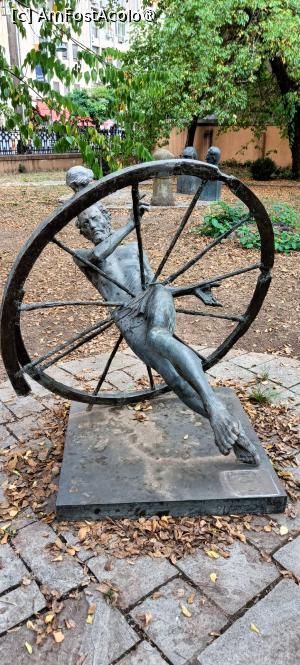 [P19] Felurite statui - grădina casei. » foto by tata123 🔱
 - 
<span class="allrVoted glyphicon glyphicon-heart hidden" id="av1503663"></span>
<a class="m-l-10 hidden" id="sv1503663" onclick="voting_Foto_DelVot(,1503663,5895)" role="button">șterge vot <span class="glyphicon glyphicon-remove"></span></a>
<a id="v91503663" class=" c-red"  onclick="voting_Foto_SetVot(1503663)" role="button"><span class="glyphicon glyphicon-heart-empty"></span> <b>LIKE</b> = Votează poza</a> <img class="hidden"  id="f1503663W9" src="/imagini/loader.gif" border="0" /><span class="AjErrMes hidden" id="e1503663ErM"></span>