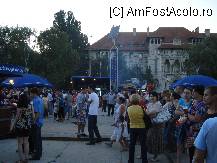 [P13] Braila - festivalul berii Timisoreana - fumul de la gratare invaluie piata » foto by Diaura*
 - 
<span class="allrVoted glyphicon glyphicon-heart hidden" id="av119150"></span>
<a class="m-l-10 hidden" id="sv119150" onclick="voting_Foto_DelVot(,119150,5899)" role="button">șterge vot <span class="glyphicon glyphicon-remove"></span></a>
<a id="v9119150" class=" c-red"  onclick="voting_Foto_SetVot(119150)" role="button"><span class="glyphicon glyphicon-heart-empty"></span> <b>LIKE</b> = Votează poza</a> <img class="hidden"  id="f119150W9" src="/imagini/loader.gif" border="0" /><span class="AjErrMes hidden" id="e119150ErM"></span>