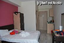 [P04] camera tripla... Am gasit-o aranjata, evident :) Langa 'fotograf' mai era un pat single » foto by aida_n
 - 
<span class="allrVoted glyphicon glyphicon-heart hidden" id="av187851"></span>
<a class="m-l-10 hidden" id="sv187851" onclick="voting_Foto_DelVot(,187851,5905)" role="button">șterge vot <span class="glyphicon glyphicon-remove"></span></a>
<a id="v9187851" class=" c-red"  onclick="voting_Foto_SetVot(187851)" role="button"><span class="glyphicon glyphicon-heart-empty"></span> <b>LIKE</b> = Votează poza</a> <img class="hidden"  id="f187851W9" src="/imagini/loader.gif" border="0" /><span class="AjErrMes hidden" id="e187851ErM"></span>