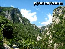 [P50] sub dalele de piatra trece apa potabila...se vede cum curge...care vine de pe munte pana in Litohoro la o statie de filtrare... » foto by lala-cri
 - 
<span class="allrVoted glyphicon glyphicon-heart hidden" id="av96444"></span>
<a class="m-l-10 hidden" id="sv96444" onclick="voting_Foto_DelVot(,96444,5905)" role="button">șterge vot <span class="glyphicon glyphicon-remove"></span></a>
<a id="v996444" class=" c-red"  onclick="voting_Foto_SetVot(96444)" role="button"><span class="glyphicon glyphicon-heart-empty"></span> <b>LIKE</b> = Votează poza</a> <img class="hidden"  id="f96444W9" src="/imagini/loader.gif" border="0" /><span class="AjErrMes hidden" id="e96444ErM"></span>