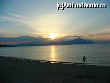 [P35] un om ratacit pe plaja... » foto by sandu.53
 - 
<span class="allrVoted glyphicon glyphicon-heart hidden" id="av154744"></span>
<a class="m-l-10 hidden" id="sv154744" onclick="voting_Foto_DelVot(,154744,5915)" role="button">șterge vot <span class="glyphicon glyphicon-remove"></span></a>
<a id="v9154744" class=" c-red"  onclick="voting_Foto_SetVot(154744)" role="button"><span class="glyphicon glyphicon-heart-empty"></span> <b>LIKE</b> = Votează poza</a> <img class="hidden"  id="f154744W9" src="/imagini/loader.gif" border="0" /><span class="AjErrMes hidden" id="e154744ErM"></span>