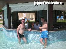 [P06] La piscina cu prietenii cu care am plecat si cu Eugen, barmanul nostru roman de nota 10... » foto by rudy
 - 
<span class="allrVoted glyphicon glyphicon-heart hidden" id="av81422"></span>
<a class="m-l-10 hidden" id="sv81422" onclick="voting_Foto_DelVot(,81422,5951)" role="button">șterge vot <span class="glyphicon glyphicon-remove"></span></a>
<a id="v981422" class=" c-red"  onclick="voting_Foto_SetVot(81422)" role="button"><span class="glyphicon glyphicon-heart-empty"></span> <b>LIKE</b> = Votează poza</a> <img class="hidden"  id="f81422W9" src="/imagini/loader.gif" border="0" /><span class="AjErrMes hidden" id="e81422ErM"></span>