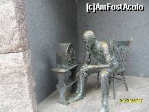 [P20] Memorial Roosevelt - statuia omului ce asculta la radio » foto by delia58
 - 
<span class="allrVoted glyphicon glyphicon-heart hidden" id="av219635"></span>
<a class="m-l-10 hidden" id="sv219635" onclick="voting_Foto_DelVot(,219635,6029)" role="button">șterge vot <span class="glyphicon glyphicon-remove"></span></a>
<a id="v9219635" class=" c-red"  onclick="voting_Foto_SetVot(219635)" role="button"><span class="glyphicon glyphicon-heart-empty"></span> <b>LIKE</b> = Votează poza</a> <img class="hidden"  id="f219635W9" src="/imagini/loader.gif" border="0" /><span class="AjErrMes hidden" id="e219635ErM"></span>