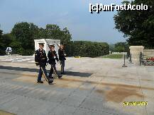 [P32] Cimitirul Arlington - schimbarea garzii la eroul necunoscut - comandantul si cei 2 soldati » foto by delia58
 - 
<span class="allrVoted glyphicon glyphicon-heart hidden" id="av219652"></span>
<a class="m-l-10 hidden" id="sv219652" onclick="voting_Foto_DelVot(,219652,6029)" role="button">șterge vot <span class="glyphicon glyphicon-remove"></span></a>
<a id="v9219652" class=" c-red"  onclick="voting_Foto_SetVot(219652)" role="button"><span class="glyphicon glyphicon-heart-empty"></span> <b>LIKE</b> = Votează poza</a> <img class="hidden"  id="f219652W9" src="/imagini/loader.gif" border="0" /><span class="AjErrMes hidden" id="e219652ErM"></span>