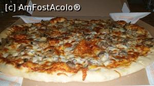 [P15] Pizzeria SANTA LUCIA - nu se dezminte.  » foto by ioan marinescu
 - 
<span class="allrVoted glyphicon glyphicon-heart hidden" id="av1032290"></span>
<a class="m-l-10 hidden" id="sv1032290" onclick="voting_Foto_DelVot(,1032290,6063)" role="button">șterge vot <span class="glyphicon glyphicon-remove"></span></a>
<a id="v91032290" class=" c-red"  onclick="voting_Foto_SetVot(1032290)" role="button"><span class="glyphicon glyphicon-heart-empty"></span> <b>LIKE</b> = Votează poza</a> <img class="hidden"  id="f1032290W9" src="/imagini/loader.gif" border="0" /><span class="AjErrMes hidden" id="e1032290ErM"></span>