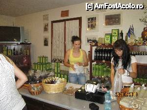 [P13] in Panagia la fabrica de ulei de masline: 2 euro o sticluta de 250 ml, 1 euro un sapun foto dreapta jos! tipa bruneta este o romanca din Cluj!  » foto by indiralisa_26
 - 
<span class="allrVoted glyphicon glyphicon-heart hidden" id="av439651"></span>
<a class="m-l-10 hidden" id="sv439651" onclick="voting_Foto_DelVot(,439651,6080)" role="button">șterge vot <span class="glyphicon glyphicon-remove"></span></a>
<a id="v9439651" class=" c-red"  onclick="voting_Foto_SetVot(439651)" role="button"><span class="glyphicon glyphicon-heart-empty"></span> <b>LIKE</b> = Votează poza</a> <img class="hidden"  id="f439651W9" src="/imagini/loader.gif" border="0" /><span class="AjErrMes hidden" id="e439651ErM"></span>