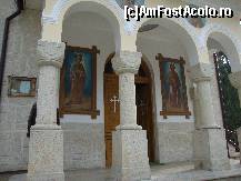 [P38] Intrarea în biserica ortodoxă cu hramul ”Sfântul Ilie”.  » foto by Floryn81
 - 
<span class="allrVoted glyphicon glyphicon-heart hidden" id="av427183"></span>
<a class="m-l-10 hidden" id="sv427183" onclick="voting_Foto_DelVot(,427183,6086)" role="button">șterge vot <span class="glyphicon glyphicon-remove"></span></a>
<a id="v9427183" class=" c-red"  onclick="voting_Foto_SetVot(427183)" role="button"><span class="glyphicon glyphicon-heart-empty"></span> <b>LIKE</b> = Votează poza</a> <img class="hidden"  id="f427183W9" src="/imagini/loader.gif" border="0" /><span class="AjErrMes hidden" id="e427183ErM"></span>