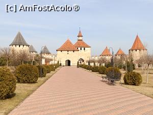 [P01] Cetatea Tighina - Bender, la intrare Turnul de Pază în centru, în spatele lui Turnul Portii, în lateral dreapta Turnul Ienicerilor » foto by mprofeanu
 - 
<span class="allrVoted glyphicon glyphicon-heart hidden" id="av1510423"></span>
<a class="m-l-10 hidden" id="sv1510423" onclick="voting_Foto_DelVot(,1510423,6113)" role="button">șterge vot <span class="glyphicon glyphicon-remove"></span></a>
<a id="v91510423" class=" c-red"  onclick="voting_Foto_SetVot(1510423)" role="button"><span class="glyphicon glyphicon-heart-empty"></span> <b>LIKE</b> = Votează poza</a> <img class="hidden"  id="f1510423W9" src="/imagini/loader.gif" border="0" /><span class="AjErrMes hidden" id="e1510423ErM"></span>