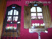 [P25] Satul Sirince - suporturi de chei - fereastra tipica » foto by biancuta
 - 
<span class="allrVoted glyphicon glyphicon-heart hidden" id="av91911"></span>
<a class="m-l-10 hidden" id="sv91911" onclick="voting_Foto_DelVot(,91911,6251)" role="button">șterge vot <span class="glyphicon glyphicon-remove"></span></a>
<a id="v991911" class=" c-red"  onclick="voting_Foto_SetVot(91911)" role="button"><span class="glyphicon glyphicon-heart-empty"></span> <b>LIKE</b> = Votează poza</a> <img class="hidden"  id="f91911W9" src="/imagini/loader.gif" border="0" /><span class="AjErrMes hidden" id="e91911ErM"></span>