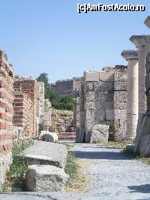 [P09] Selcuk - printre ruinele Basilicii Sf. Ioan. In spate zidurile castelului. » foto by presario
 - 
<span class="allrVoted glyphicon glyphicon-heart hidden" id="av91794"></span>
<a class="m-l-10 hidden" id="sv91794" onclick="voting_Foto_DelVot(,91794,6251)" role="button">șterge vot <span class="glyphicon glyphicon-remove"></span></a>
<a id="v991794" class=" c-red"  onclick="voting_Foto_SetVot(91794)" role="button"><span class="glyphicon glyphicon-heart-empty"></span> <b>LIKE</b> = Votează poza</a> <img class="hidden"  id="f91794W9" src="/imagini/loader.gif" border="0" /><span class="AjErrMes hidden" id="e91794ErM"></span>