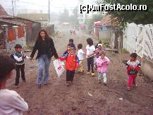 [P22] La gradinita pentru copii de tigan, am auzit ca a venit o educatoare tare draguta pe care o cheama Monica » foto by dorgo
 - 
<span class="allrVoted glyphicon glyphicon-heart hidden" id="av199244"></span>
<a class="m-l-10 hidden" id="sv199244" onclick="voting_Foto_DelVot(,199244,6324)" role="button">șterge vot <span class="glyphicon glyphicon-remove"></span></a>
<a id="v9199244" class=" c-red"  onclick="voting_Foto_SetVot(199244)" role="button"><span class="glyphicon glyphicon-heart-empty"></span> <b>LIKE</b> = Votează poza</a> <img class="hidden"  id="f199244W9" src="/imagini/loader.gif" border="0" /><span class="AjErrMes hidden" id="e199244ErM"></span>