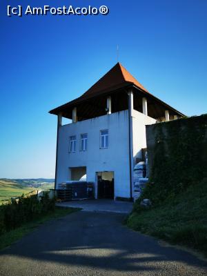 [P09] Turnul cramei » foto by cata2106
 - 
<span class="allrVoted glyphicon glyphicon-heart hidden" id="av1320946"></span>
<a class="m-l-10 hidden" id="sv1320946" onclick="voting_Foto_DelVot(,1320946,6324)" role="button">șterge vot <span class="glyphicon glyphicon-remove"></span></a>
<a id="v91320946" class=" c-red"  onclick="voting_Foto_SetVot(1320946)" role="button"><span class="glyphicon glyphicon-heart-empty"></span> <b>LIKE</b> = Votează poza</a> <img class="hidden"  id="f1320946W9" src="/imagini/loader.gif" border="0" /><span class="AjErrMes hidden" id="e1320946ErM"></span>