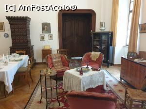 [P21] Doar doua incaperi mai sunt mobilate cu piese de mobilier autentic si completate cu alte obiecte care ar fi putut exista in ele, restul incaperilor fiind goale. » foto by geani anto
 - 
<span class="allrVoted glyphicon glyphicon-heart hidden" id="av1211491"></span>
<a class="m-l-10 hidden" id="sv1211491" onclick="voting_Foto_DelVot(,1211491,6324)" role="button">șterge vot <span class="glyphicon glyphicon-remove"></span></a>
<a id="v91211491" class=" c-red"  onclick="voting_Foto_SetVot(1211491)" role="button"><span class="glyphicon glyphicon-heart-empty"></span> <b>LIKE</b> = Votează poza</a> <img class="hidden"  id="f1211491W9" src="/imagini/loader.gif" border="0" /><span class="AjErrMes hidden" id="e1211491ErM"></span>