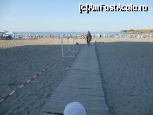 [P10] Pontonul catre plaja. Daca mergi pe margine sare scandura de sub picior. De-a lungul pontonului, caramizi, cioburi, pahare de plastic... Ultimele poate din vina turistilor, dar caramizile?! » foto by adighh
 - 
<span class="allrVoted glyphicon glyphicon-heart hidden" id="av247699"></span>
<a class="m-l-10 hidden" id="sv247699" onclick="voting_Foto_DelVot(,247699,6336)" role="button">șterge vot <span class="glyphicon glyphicon-remove"></span></a>
<a id="v9247699" class=" c-red"  onclick="voting_Foto_SetVot(247699)" role="button"><span class="glyphicon glyphicon-heart-empty"></span> <b>LIKE</b> = Votează poza</a> <img class="hidden"  id="f247699W9" src="/imagini/loader.gif" border="0" /><span class="AjErrMes hidden" id="e247699ErM"></span>