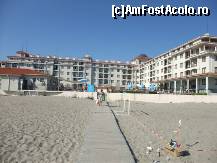 [P13] Hotelul vazut de pe plaja, pontonul, cutia cu gunoaie care a stat acolo vreo 2 zile; aproape de zidul alb din fata, unde sunt scarile de urcare spre hotel, caramizi, cioburi...poate par prea critica dar consider ca e inadmisibil. » foto by adighh
 - 
<span class="allrVoted glyphicon glyphicon-heart hidden" id="av247702"></span>
<a class="m-l-10 hidden" id="sv247702" onclick="voting_Foto_DelVot(,247702,6336)" role="button">șterge vot <span class="glyphicon glyphicon-remove"></span></a>
<a id="v9247702" class=" c-red"  onclick="voting_Foto_SetVot(247702)" role="button"><span class="glyphicon glyphicon-heart-empty"></span> <b>LIKE</b> = Votează poza</a> <img class="hidden"  id="f247702W9" src="/imagini/loader.gif" border="0" /><span class="AjErrMes hidden" id="e247702ErM"></span>