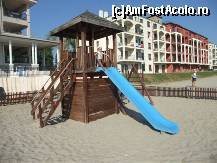 [P14] Locul de joaca pentru copii si hotelul din spate care nu mai stiu care dintre cele 4 este, Regina Mare e in stanga lui Serenity Bay. » foto by adighh
 - 
<span class="allrVoted glyphicon glyphicon-heart hidden" id="av247703"></span>
<a class="m-l-10 hidden" id="sv247703" onclick="voting_Foto_DelVot(,247703,6336)" role="button">șterge vot <span class="glyphicon glyphicon-remove"></span></a>
<a id="v9247703" class=" c-red"  onclick="voting_Foto_SetVot(247703)" role="button"><span class="glyphicon glyphicon-heart-empty"></span> <b>LIKE</b> = Votează poza</a> <img class="hidden"  id="f247703W9" src="/imagini/loader.gif" border="0" /><span class="AjErrMes hidden" id="e247703ErM"></span>