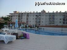 [P15] Piscina pentru adulti. Noi am locuit in fata stanga, cam in dreptul umbrelei din prim plan. Cazarea cred ca oriunde e ok. » foto by adighh
 - 
<span class="allrVoted glyphicon glyphicon-heart hidden" id="av247704"></span>
<a class="m-l-10 hidden" id="sv247704" onclick="voting_Foto_DelVot(,247704,6336)" role="button">șterge vot <span class="glyphicon glyphicon-remove"></span></a>
<a id="v9247704" class=" c-red"  onclick="voting_Foto_SetVot(247704)" role="button"><span class="glyphicon glyphicon-heart-empty"></span> <b>LIKE</b> = Votează poza</a> <img class="hidden"  id="f247704W9" src="/imagini/loader.gif" border="0" /><span class="AjErrMes hidden" id="e247704ErM"></span>