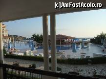 [P20] Vedere catre piscina si mare de la noi de pe balcon. Foarte umbros, era chiar racoare in camera, noaptea ne inveleam, abia se uscau lucrurile de pe uscator (pe fiecare balcon, in dotarea hotelului). » foto by adighh
 - 
<span class="allrVoted glyphicon glyphicon-heart hidden" id="av247709"></span>
<a class="m-l-10 hidden" id="sv247709" onclick="voting_Foto_DelVot(,247709,6336)" role="button">șterge vot <span class="glyphicon glyphicon-remove"></span></a>
<a id="v9247709" class=" c-red"  onclick="voting_Foto_SetVot(247709)" role="button"><span class="glyphicon glyphicon-heart-empty"></span> <b>LIKE</b> = Votează poza</a> <img class="hidden"  id="f247709W9" src="/imagini/loader.gif" border="0" /><span class="AjErrMes hidden" id="e247709ErM"></span>