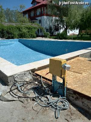[P09] Piscina neprotejata » foto by senache
 - 
<span class="allrVoted glyphicon glyphicon-heart hidden" id="av507185"></span>
<a class="m-l-10 hidden" id="sv507185" onclick="voting_Foto_DelVot(,507185,6339)" role="button">șterge vot <span class="glyphicon glyphicon-remove"></span></a>
<a id="v9507185" class=" c-red"  onclick="voting_Foto_SetVot(507185)" role="button"><span class="glyphicon glyphicon-heart-empty"></span> <b>LIKE</b> = Votează poza</a> <img class="hidden"  id="f507185W9" src="/imagini/loader.gif" border="0" /><span class="AjErrMes hidden" id="e507185ErM"></span>