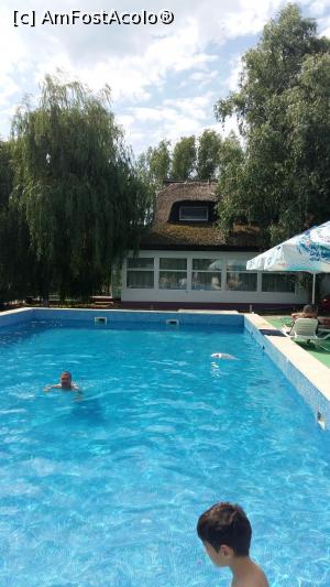 [P10] Piscina si restaurantul in spate » foto by ioana74
 - 
<span class="allrVoted glyphicon glyphicon-heart hidden" id="av996297"></span>
<a class="m-l-10 hidden" id="sv996297" onclick="voting_Foto_DelVot(,996297,6339)" role="button">șterge vot <span class="glyphicon glyphicon-remove"></span></a>
<a id="v9996297" class=" c-red"  onclick="voting_Foto_SetVot(996297)" role="button"><span class="glyphicon glyphicon-heart-empty"></span> <b>LIKE</b> = Votează poza</a> <img class="hidden"  id="f996297W9" src="/imagini/loader.gif" border="0" /><span class="AjErrMes hidden" id="e996297ErM"></span>