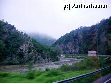 [P01] Muntii Bulgariei, din fuga autcarului. Vremea cam neprietenoasa dis-de-dimineata. » foto by Ammelie
 - 
<span class="allrVoted glyphicon glyphicon-heart hidden" id="av330846"></span>
<a class="m-l-10 hidden" id="sv330846" onclick="voting_Foto_DelVot(,330846,6346)" role="button">șterge vot <span class="glyphicon glyphicon-remove"></span></a>
<a id="v9330846" class=" c-red"  onclick="voting_Foto_SetVot(330846)" role="button"><span class="glyphicon glyphicon-heart-empty"></span> <b>LIKE</b> = Votează poza</a> <img class="hidden"  id="f330846W9" src="/imagini/loader.gif" border="0" /><span class="AjErrMes hidden" id="e330846ErM"></span>