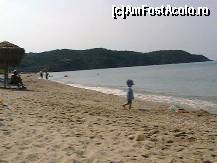 [P04] Plaja din Potos se întinde de la pontonul portului şi până în sudul staţiunii, având un nisip acceptabil, iar apa se adânceşte treptat. Nu intraţi în apă fără încălţăminte (espadrile), căci înţepăturile aricilor de mare sunt nu numai dureroase, dar vă pot strica iremediabil concediul. » foto by Aqvila
 - 
<span class="allrVoted glyphicon glyphicon-heart hidden" id="av303010"></span>
<a class="m-l-10 hidden" id="sv303010" onclick="voting_Foto_DelVot(,303010,6346)" role="button">șterge vot <span class="glyphicon glyphicon-remove"></span></a>
<a id="v9303010" class=" c-red"  onclick="voting_Foto_SetVot(303010)" role="button"><span class="glyphicon glyphicon-heart-empty"></span> <b>LIKE</b> = Votează poza</a> <img class="hidden"  id="f303010W9" src="/imagini/loader.gif" border="0" /><span class="AjErrMes hidden" id="e303010ErM"></span>