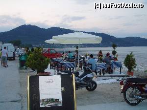 [P04] Taverna Korali care are mese si pe malul marii » foto by jeni
 - 
<span class="allrVoted glyphicon glyphicon-heart hidden" id="av346228"></span>
<a class="m-l-10 hidden" id="sv346228" onclick="voting_Foto_DelVot(,346228,6346)" role="button">șterge vot <span class="glyphicon glyphicon-remove"></span></a>
<a id="v9346228" class=" c-red"  onclick="voting_Foto_SetVot(346228)" role="button"><span class="glyphicon glyphicon-heart-empty"></span> <b>LIKE</b> = Votează poza</a> <img class="hidden"  id="f346228W9" src="/imagini/loader.gif" border="0" /><span class="AjErrMes hidden" id="e346228ErM"></span>