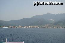 [P08] Deja se distinge clar portul Thasos ... ca si cele cateva feriboturi in asteptarea clientilor... » foto by rodik
 - 
<span class="allrVoted glyphicon glyphicon-heart hidden" id="av107893"></span>
<a class="m-l-10 hidden" id="sv107893" onclick="voting_Foto_DelVot(,107893,6346)" role="button">șterge vot <span class="glyphicon glyphicon-remove"></span></a>
<a id="v9107893" class=" c-red"  onclick="voting_Foto_SetVot(107893)" role="button"><span class="glyphicon glyphicon-heart-empty"></span> <b>LIKE</b> = Votează poza</a> <img class="hidden"  id="f107893W9" src="/imagini/loader.gif" border="0" /><span class="AjErrMes hidden" id="e107893ErM"></span>