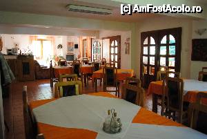 [P04] sala de mese, (nu am folosit-o pt ca era prea frumos afara)  » foto by mihailescu
 - 
<span class="allrVoted glyphicon glyphicon-heart hidden" id="av425055"></span>
<a class="m-l-10 hidden" id="sv425055" onclick="voting_Foto_DelVot(,425055,6374)" role="button">șterge vot <span class="glyphicon glyphicon-remove"></span></a>
<a id="v9425055" class=" c-red"  onclick="voting_Foto_SetVot(425055)" role="button"><span class="glyphicon glyphicon-heart-empty"></span> <b>LIKE</b> = Votează poza</a> <img class="hidden"  id="f425055W9" src="/imagini/loader.gif" border="0" /><span class="AjErrMes hidden" id="e425055ErM"></span>