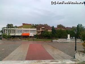 [P05] Hotelul Balkan Hellas vazut din piateta din centrul statiunii Leptokaria - septembrie 2012 » foto by calator2000
 - 
<span class="allrVoted glyphicon glyphicon-heart hidden" id="av567936"></span>
<a class="m-l-10 hidden" id="sv567936" onclick="voting_Foto_DelVot(,567936,6511)" role="button">șterge vot <span class="glyphicon glyphicon-remove"></span></a>
<a id="v9567936" class=" c-red"  onclick="voting_Foto_SetVot(567936)" role="button"><span class="glyphicon glyphicon-heart-empty"></span> <b>LIKE</b> = Votează poza</a> <img class="hidden"  id="f567936W9" src="/imagini/loader.gif" border="0" /><span class="AjErrMes hidden" id="e567936ErM"></span>