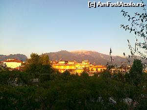 [P09] Dimineata de septembrie (2012) - Muntele Olimp vazut de pe balconul camerei din hotelul Balkan Hellas » foto by calator2000
 - 
<span class="allrVoted glyphicon glyphicon-heart hidden" id="av567940"></span>
<a class="m-l-10 hidden" id="sv567940" onclick="voting_Foto_DelVot(,567940,6511)" role="button">șterge vot <span class="glyphicon glyphicon-remove"></span></a>
<a id="v9567940" class=" c-red"  onclick="voting_Foto_SetVot(567940)" role="button"><span class="glyphicon glyphicon-heart-empty"></span> <b>LIKE</b> = Votează poza</a> <img class="hidden"  id="f567940W9" src="/imagini/loader.gif" border="0" /><span class="AjErrMes hidden" id="e567940ErM"></span>