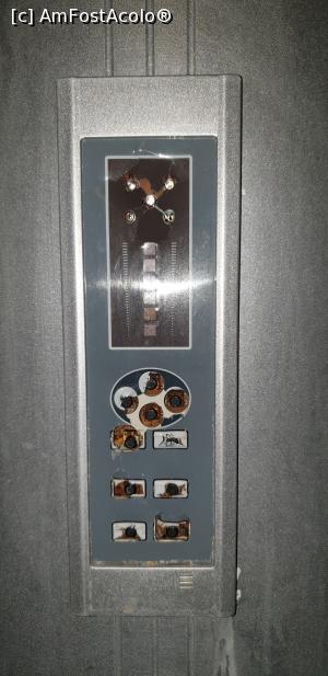 [P08] erau bune niste butoane in cabina de dus » foto by sorrynellul
 - 
<span class="allrVoted glyphicon glyphicon-heart hidden" id="av1015753"></span>
<a class="m-l-10 hidden" id="sv1015753" onclick="voting_Foto_DelVot(,1015753,6539)" role="button">șterge vot <span class="glyphicon glyphicon-remove"></span></a>
<a id="v91015753" class=" c-red"  onclick="voting_Foto_SetVot(1015753)" role="button"><span class="glyphicon glyphicon-heart-empty"></span> <b>LIKE</b> = Votează poza</a> <img class="hidden"  id="f1015753W9" src="/imagini/loader.gif" border="0" /><span class="AjErrMes hidden" id="e1015753ErM"></span>