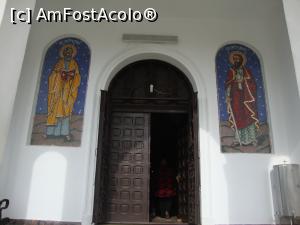 [P15] Intrarea în biserica mare este străjuită de Sfinții Apostoli Petru și Pavel.  » foto by Floryn81
 - 
<span class="allrVoted glyphicon glyphicon-heart hidden" id="av733875"></span>
<a class="m-l-10 hidden" id="sv733875" onclick="voting_Foto_DelVot(,733875,6632)" role="button">șterge vot <span class="glyphicon glyphicon-remove"></span></a>
<a id="v9733875" class=" c-red"  onclick="voting_Foto_SetVot(733875)" role="button"><span class="glyphicon glyphicon-heart-empty"></span> <b>LIKE</b> = Votează poza</a> <img class="hidden"  id="f733875W9" src="/imagini/loader.gif" border="0" /><span class="AjErrMes hidden" id="e733875ErM"></span>