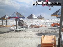 [P01] asa arata plaja dupa ceva vant si astea sunt umbrelele si sezlongurile cu 10 ron » foto by vangardia
 - 
<span class="allrVoted glyphicon glyphicon-heart hidden" id="av135345"></span>
<a class="m-l-10 hidden" id="sv135345" onclick="voting_Foto_DelVot(,135345,6673)" role="button">șterge vot <span class="glyphicon glyphicon-remove"></span></a>
<a id="v9135345" class=" c-red"  onclick="voting_Foto_SetVot(135345)" role="button"><span class="glyphicon glyphicon-heart-empty"></span> <b>LIKE</b> = Votează poza</a> <img class="hidden"  id="f135345W9" src="/imagini/loader.gif" border="0" /><span class="AjErrMes hidden" id="e135345ErM"></span>