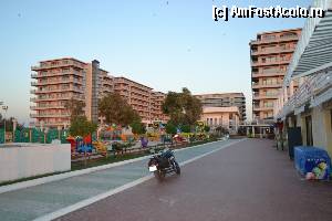 [P13] Dimineata, de la plaja, spre complex. Era curat, maturat in fiecare zi.  » foto by DoreD
 - 
<span class="allrVoted glyphicon glyphicon-heart hidden" id="av373105"></span>
<a class="m-l-10 hidden" id="sv373105" onclick="voting_Foto_DelVot(,373105,6673)" role="button">șterge vot <span class="glyphicon glyphicon-remove"></span></a>
<a id="v9373105" class=" c-red"  onclick="voting_Foto_SetVot(373105)" role="button"><span class="glyphicon glyphicon-heart-empty"></span> <b>LIKE</b> = Votează poza</a> <img class="hidden"  id="f373105W9" src="/imagini/loader.gif" border="0" /><span class="AjErrMes hidden" id="e373105ErM"></span>