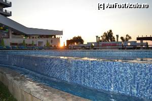 [P14] Soarele se ridica incet-incet deasupra piscinelor. Liniste absoluta, cel mai frumos moment al zilei :)  » foto by DoreD
 - 
<span class="allrVoted glyphicon glyphicon-heart hidden" id="av373106"></span>
<a class="m-l-10 hidden" id="sv373106" onclick="voting_Foto_DelVot(,373106,6673)" role="button">șterge vot <span class="glyphicon glyphicon-remove"></span></a>
<a id="v9373106" class=" c-red"  onclick="voting_Foto_SetVot(373106)" role="button"><span class="glyphicon glyphicon-heart-empty"></span> <b>LIKE</b> = Votează poza</a> <img class="hidden"  id="f373106W9" src="/imagini/loader.gif" border="0" /><span class="AjErrMes hidden" id="e373106ErM"></span>